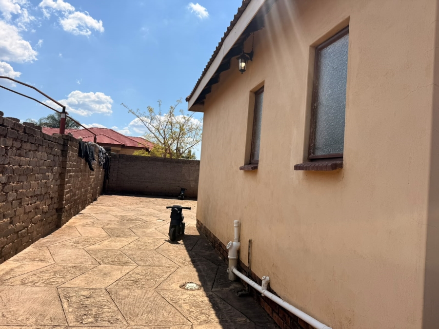 2 Bedroom Property for Sale in Geelhoutpark North West